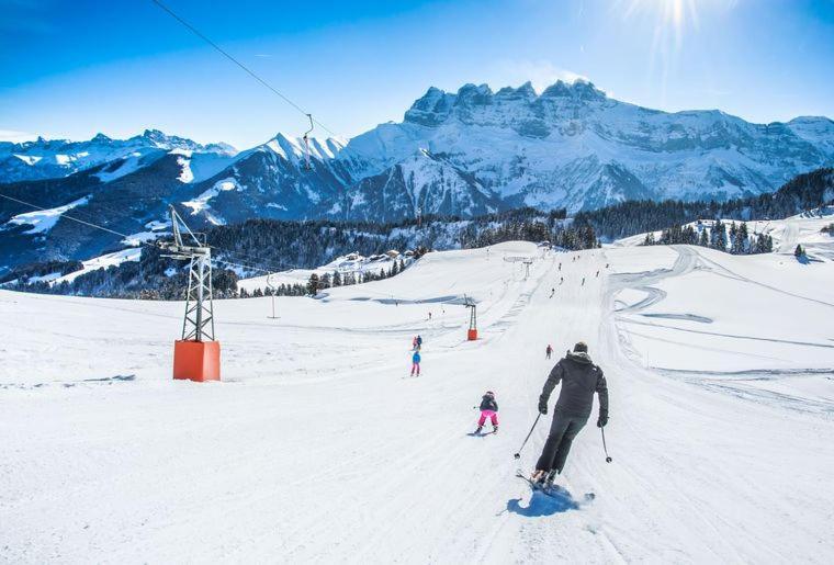 Backpacker Le Petit Baroudeur Hostel Champéry Екстериор снимка
