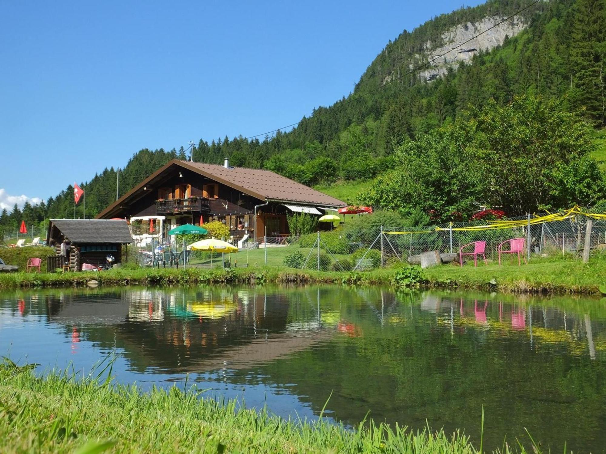 Backpacker Le Petit Baroudeur Hostel Champéry Екстериор снимка