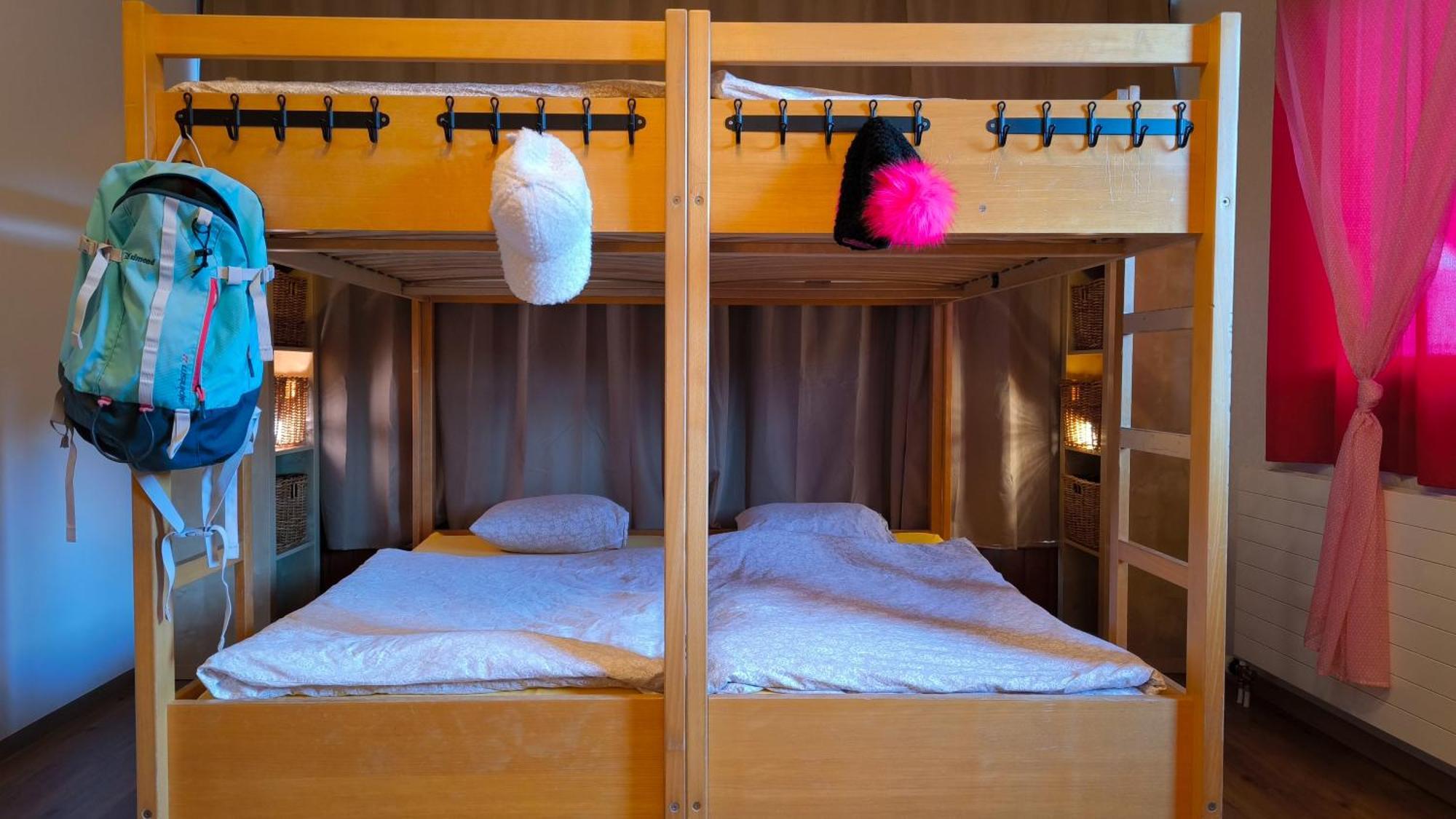 Backpacker Le Petit Baroudeur Hostel Champéry Екстериор снимка