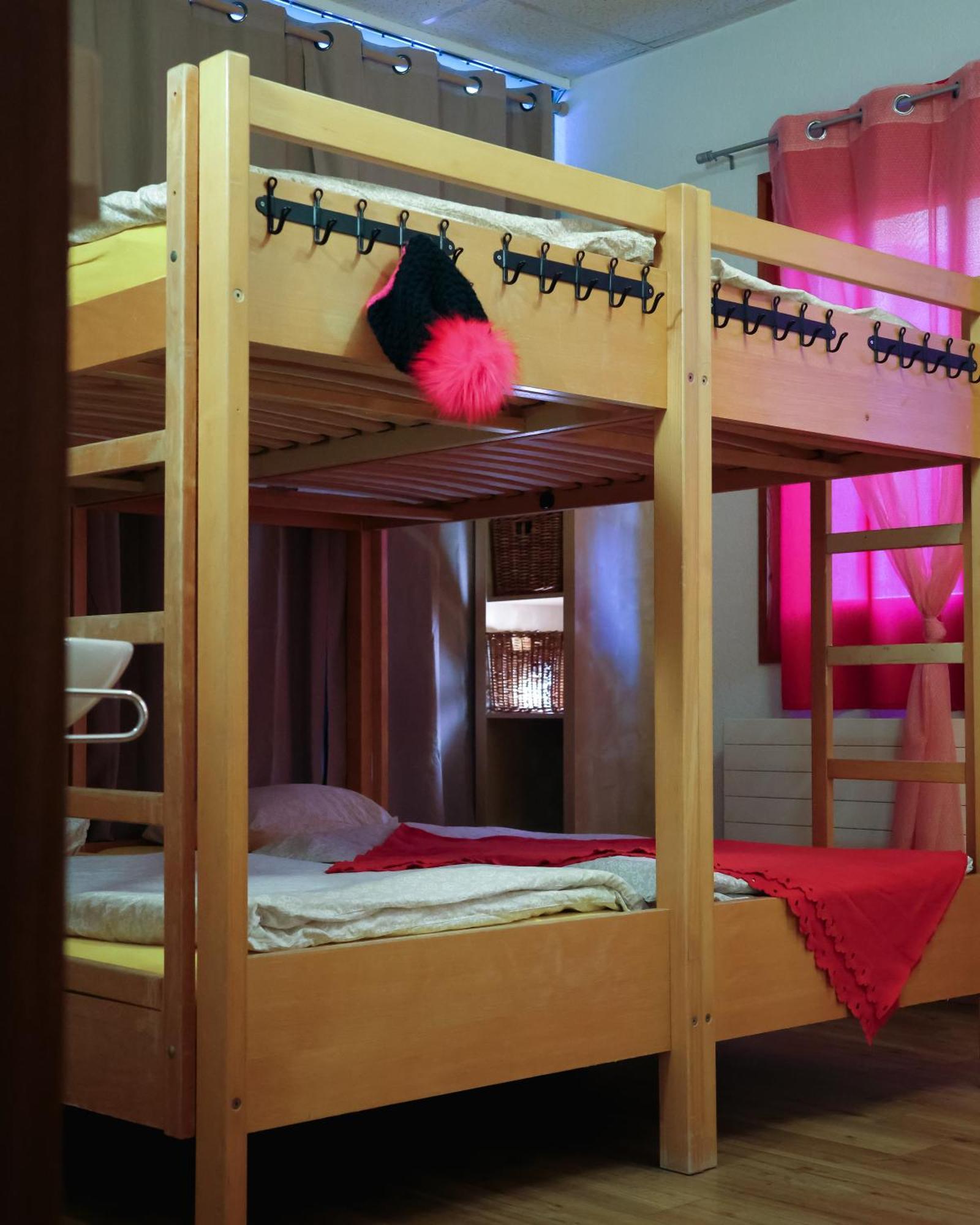Backpacker Le Petit Baroudeur Hostel Champéry Екстериор снимка